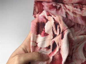 Viscosejersey - skønner blomster i lyserøde toner 